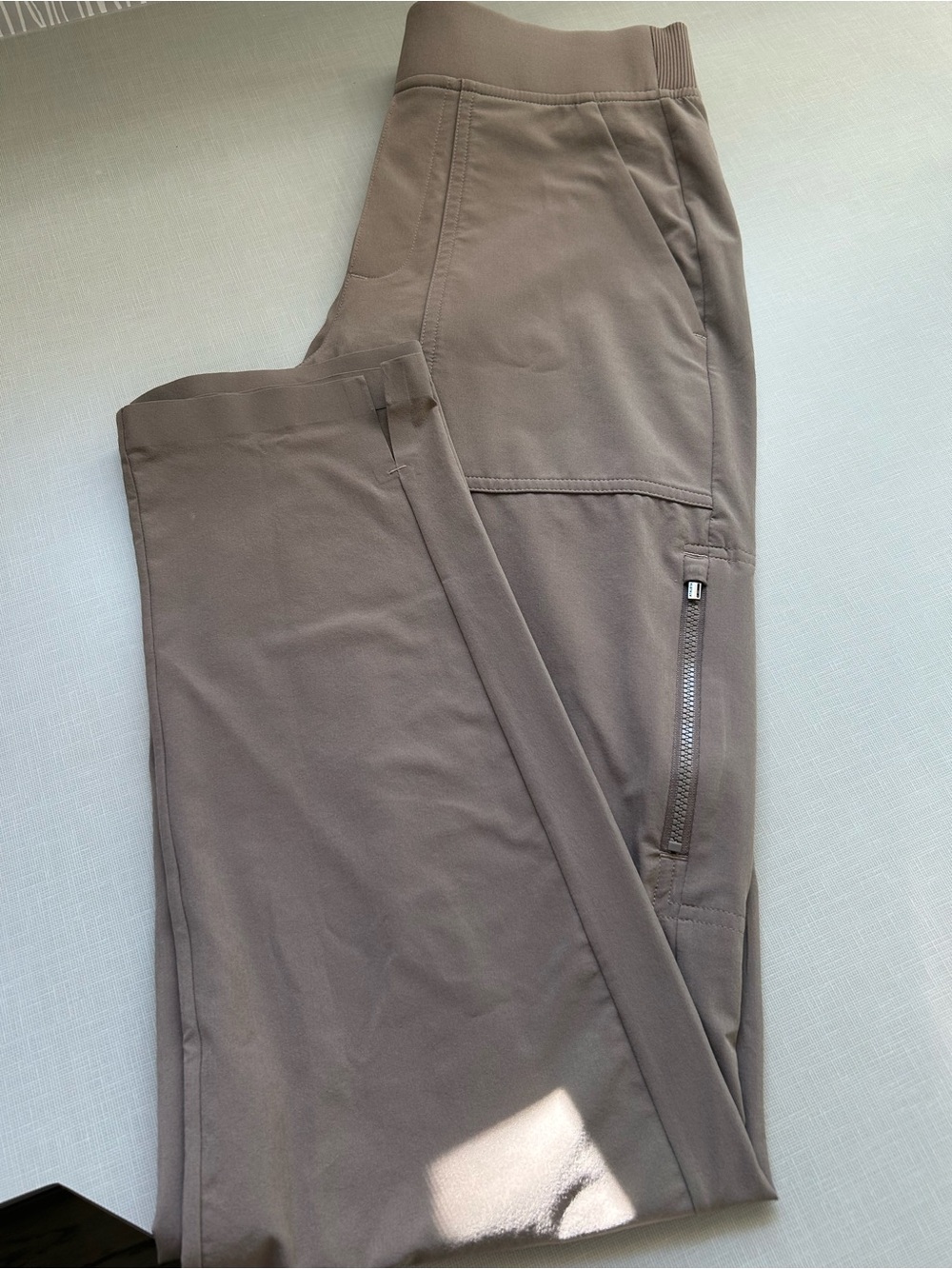Athleta Women's Brooklyn Mid rise Taupe Utility Pants with Zip Pocket size 0T
